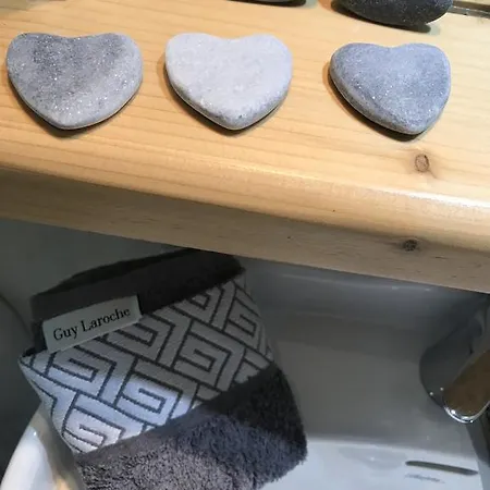 Yanna Asteri Lägenhet *